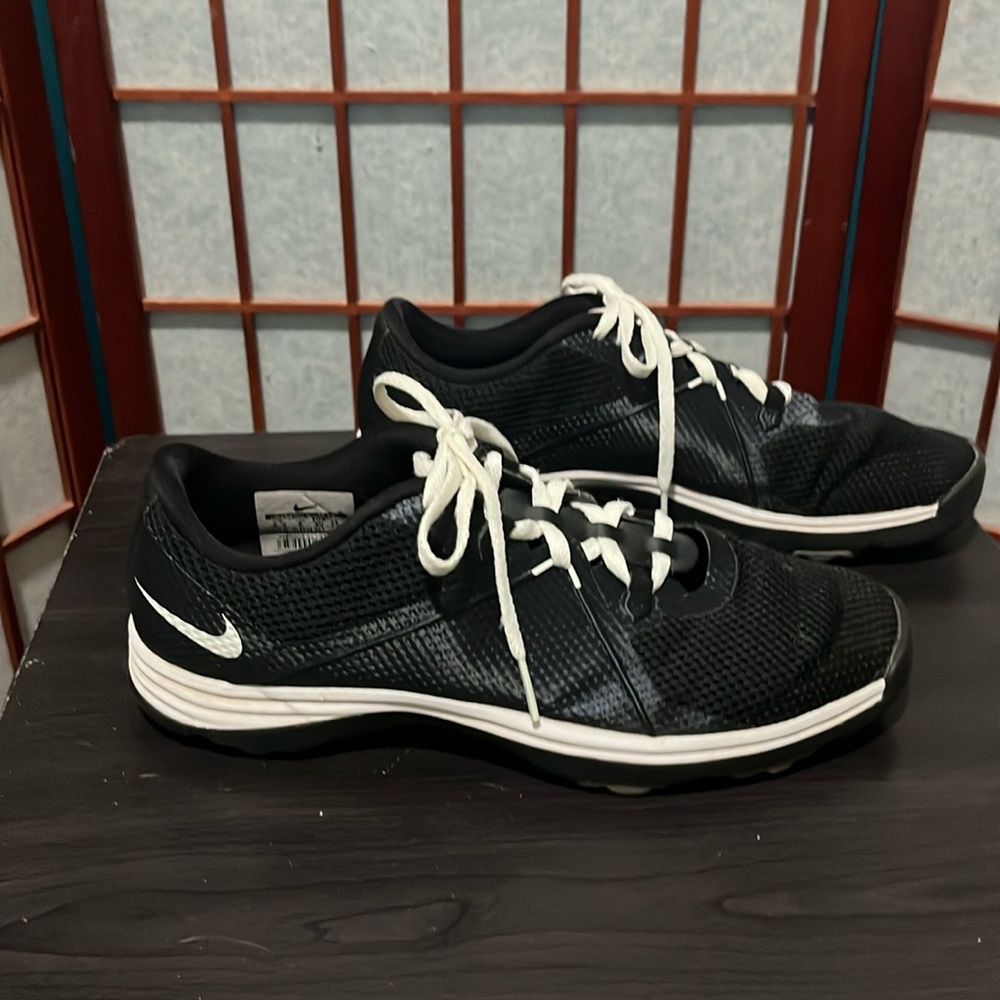 Nike Golf Shoes Classic Black and White size 8.5 Women’s